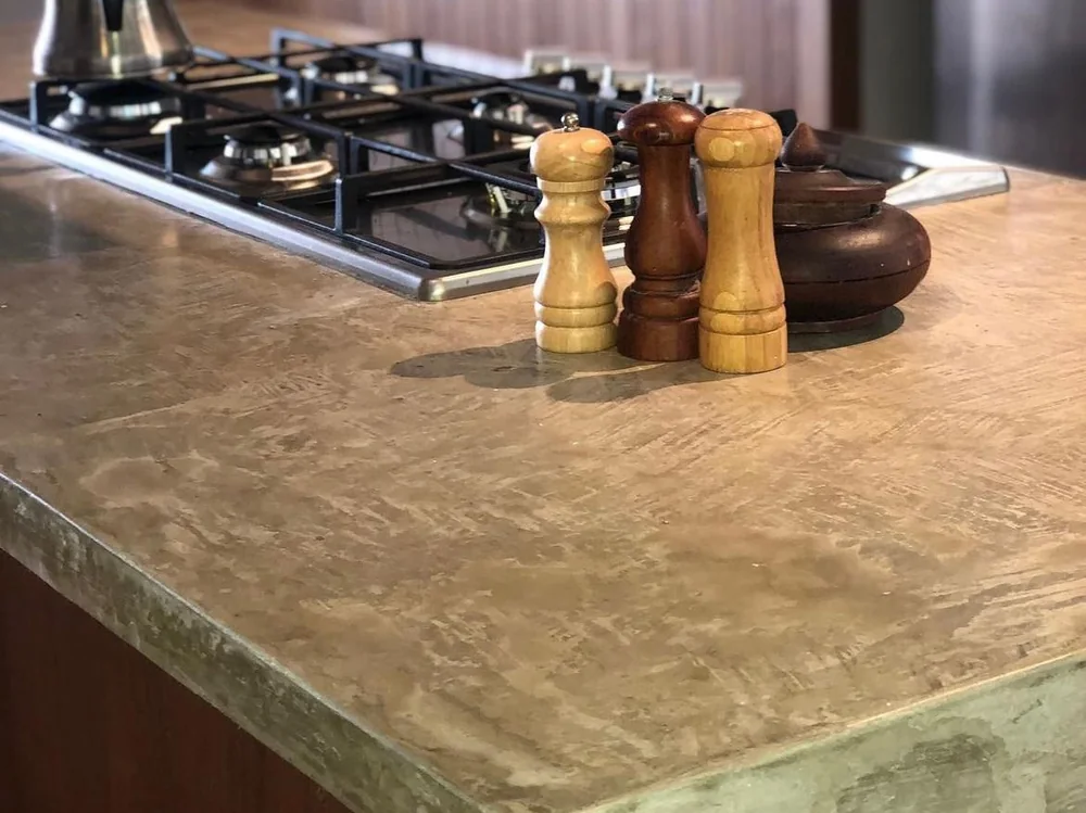 Bancada em cimento queimado com cooktop embutido